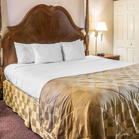 Clarion Hotel Beachfront Mackinaw City Εξωτερικό φωτογραφία