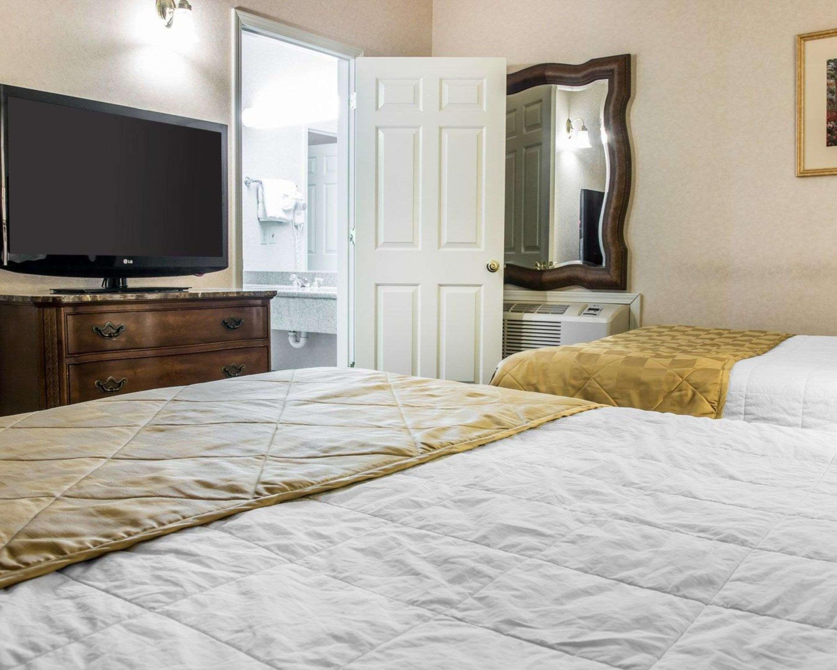 Clarion Hotel Beachfront Mackinaw City Εξωτερικό φωτογραφία