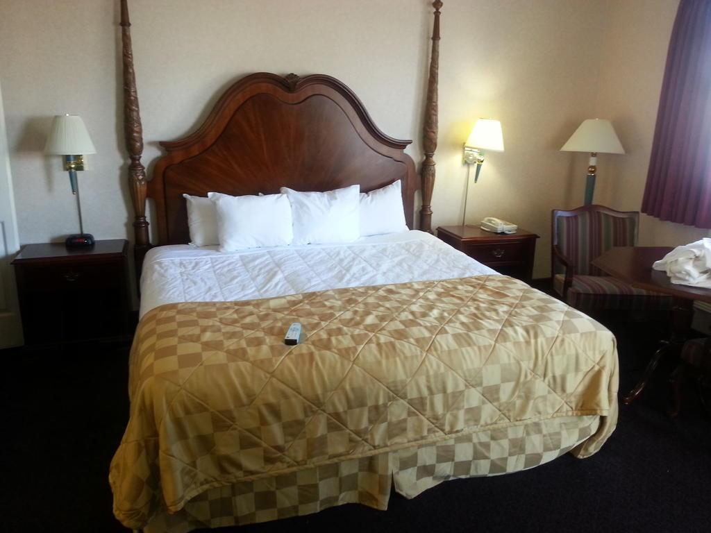 Clarion Hotel Beachfront Mackinaw City Εξωτερικό φωτογραφία