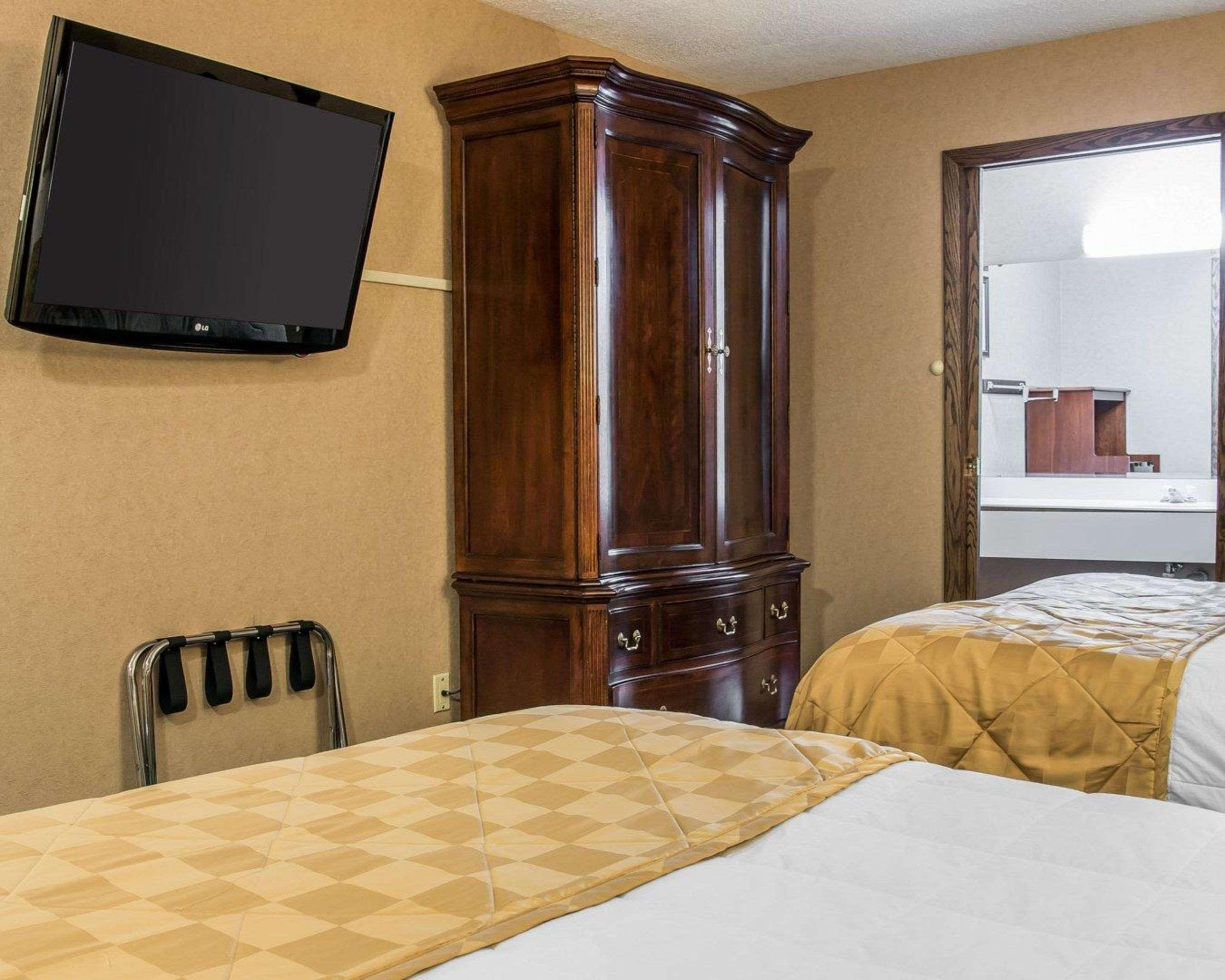 Clarion Hotel Beachfront Mackinaw City Εξωτερικό φωτογραφία