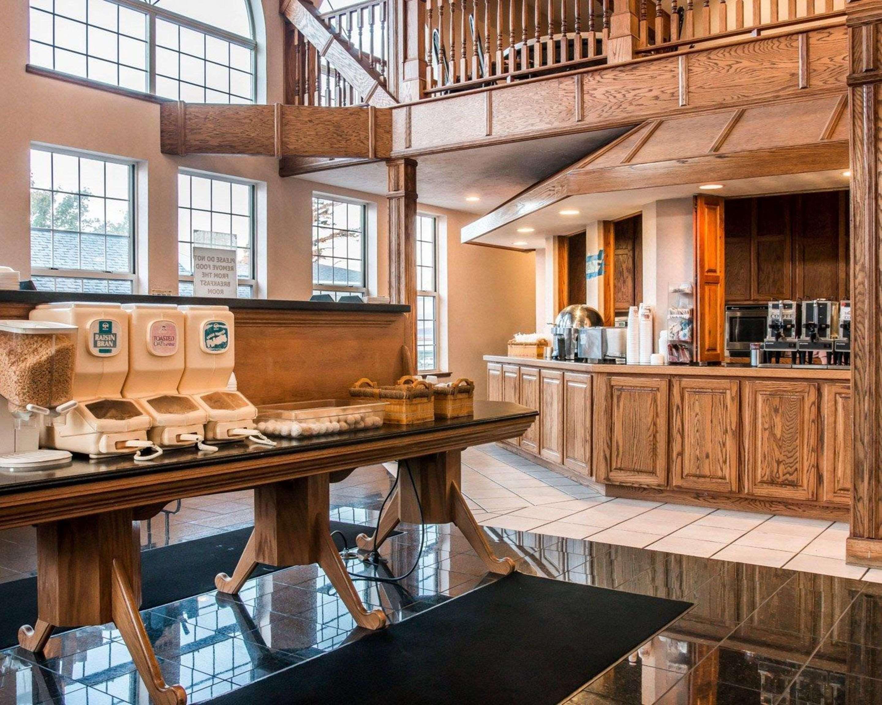 Clarion Hotel Beachfront Mackinaw City Εξωτερικό φωτογραφία