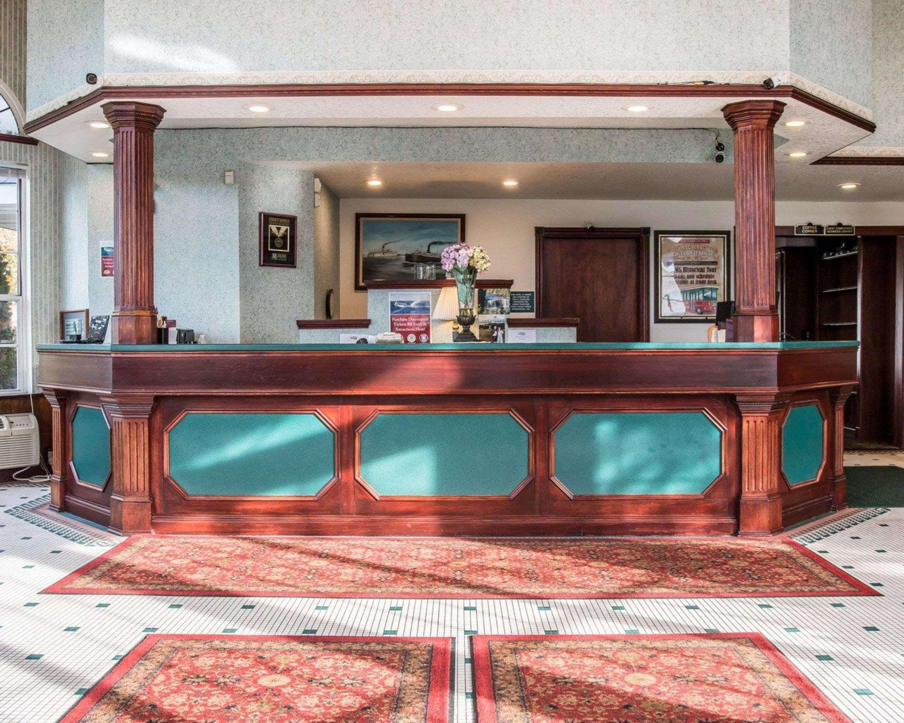 Clarion Hotel Beachfront Mackinaw City Εξωτερικό φωτογραφία