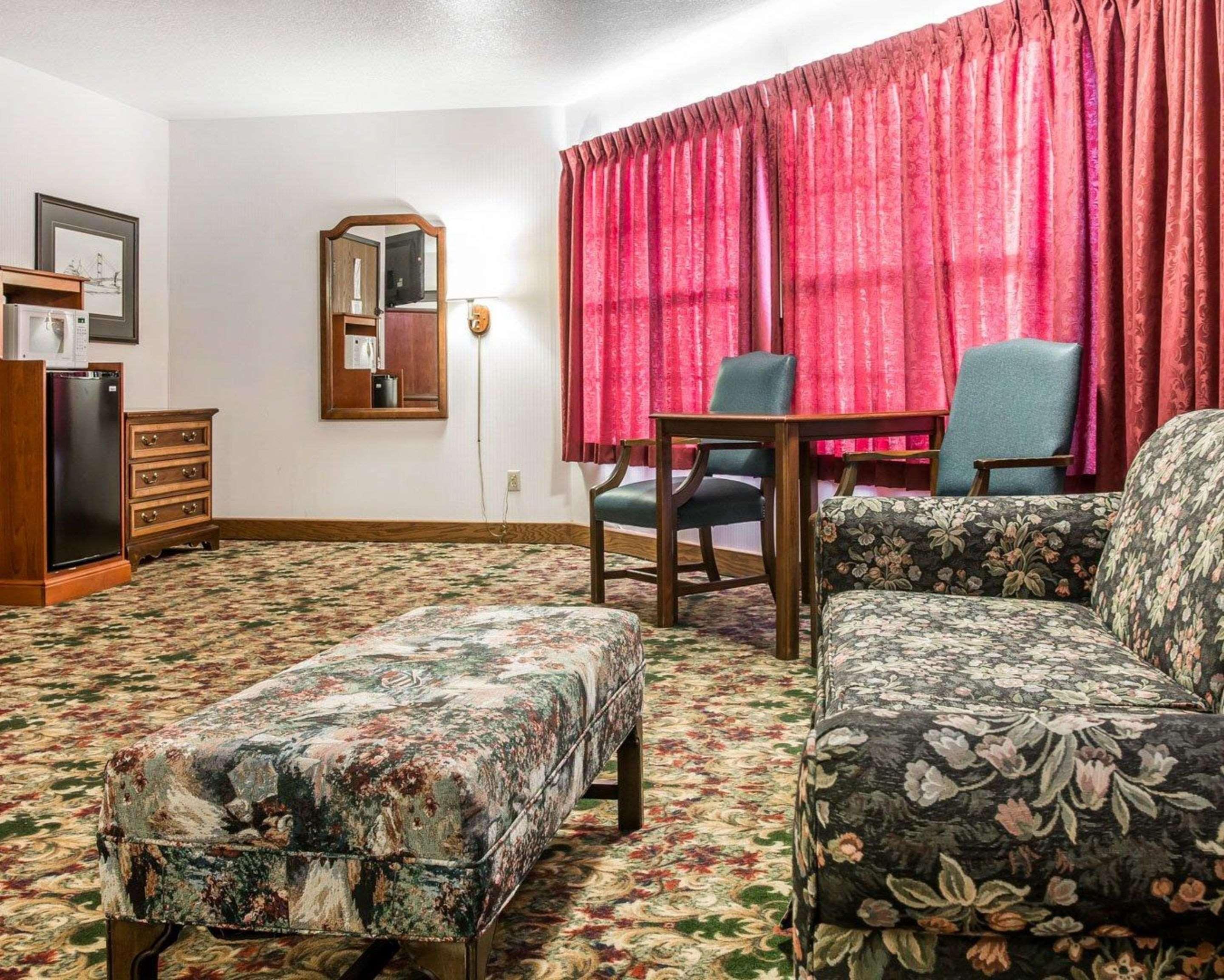 Clarion Hotel Beachfront Mackinaw City Εξωτερικό φωτογραφία