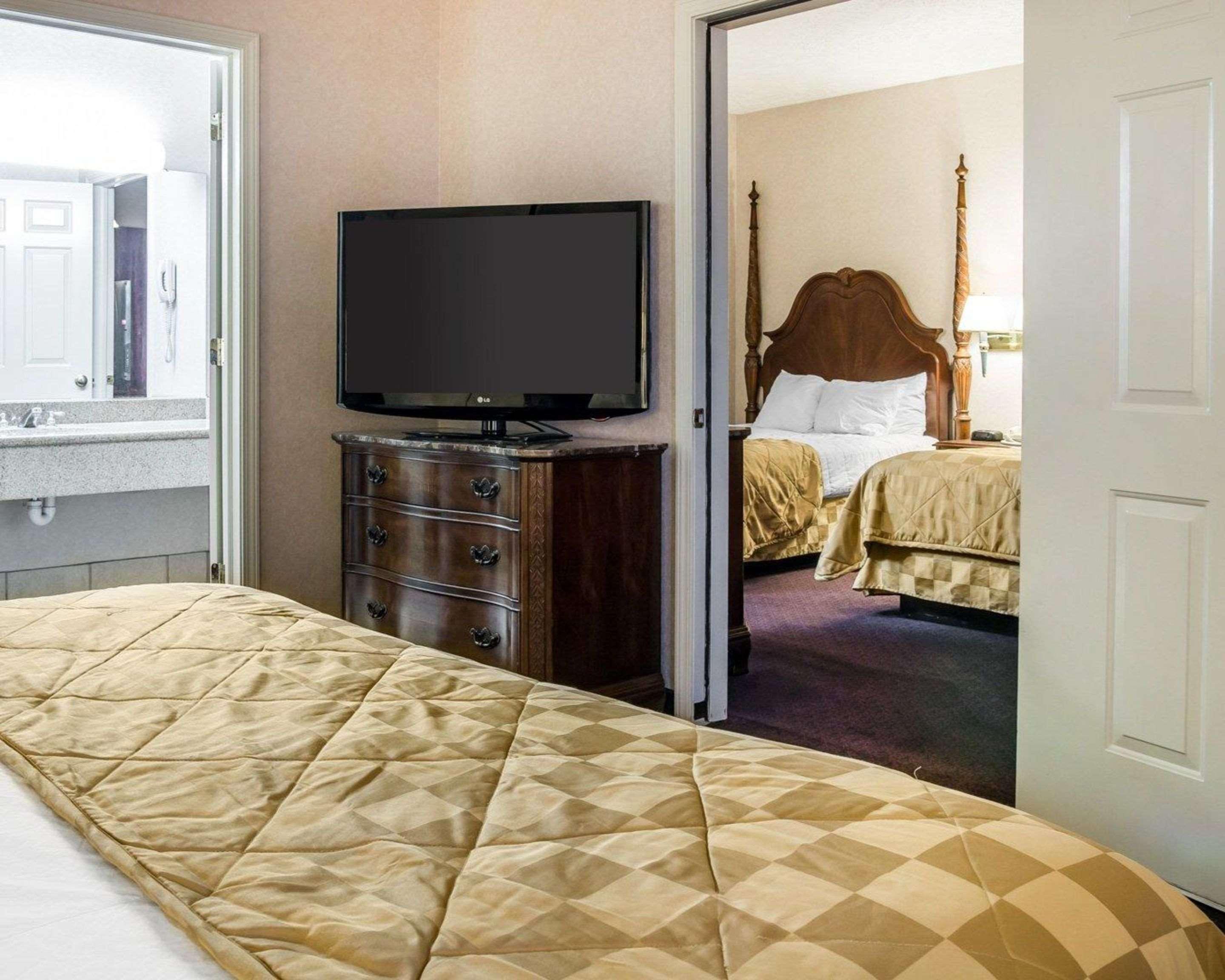 Clarion Hotel Beachfront Mackinaw City Εξωτερικό φωτογραφία