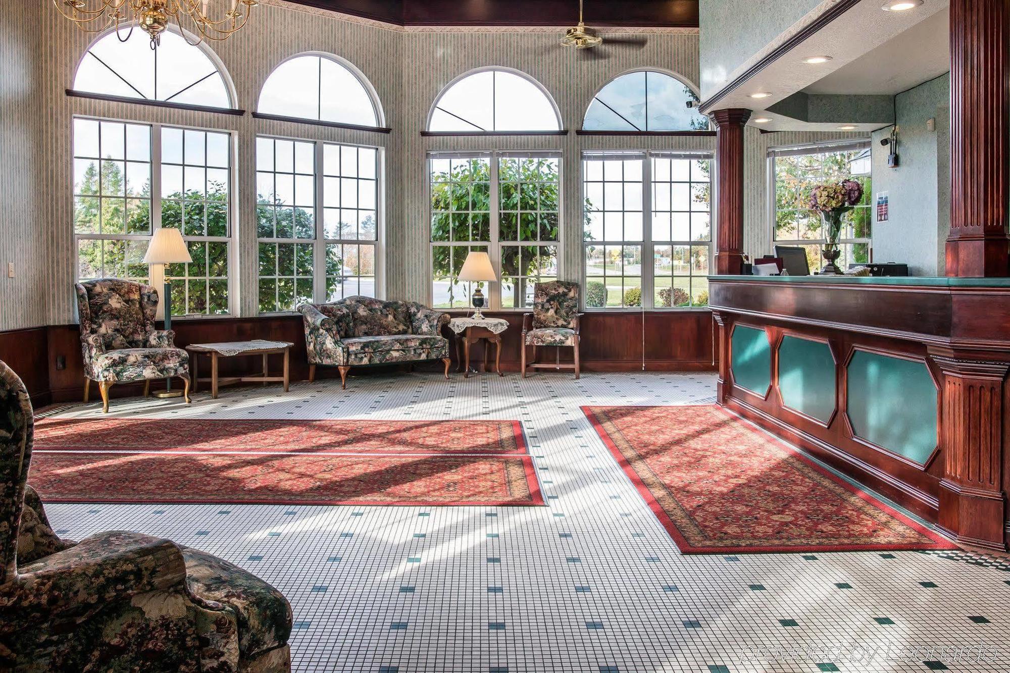 Clarion Hotel Beachfront Mackinaw City Εξωτερικό φωτογραφία