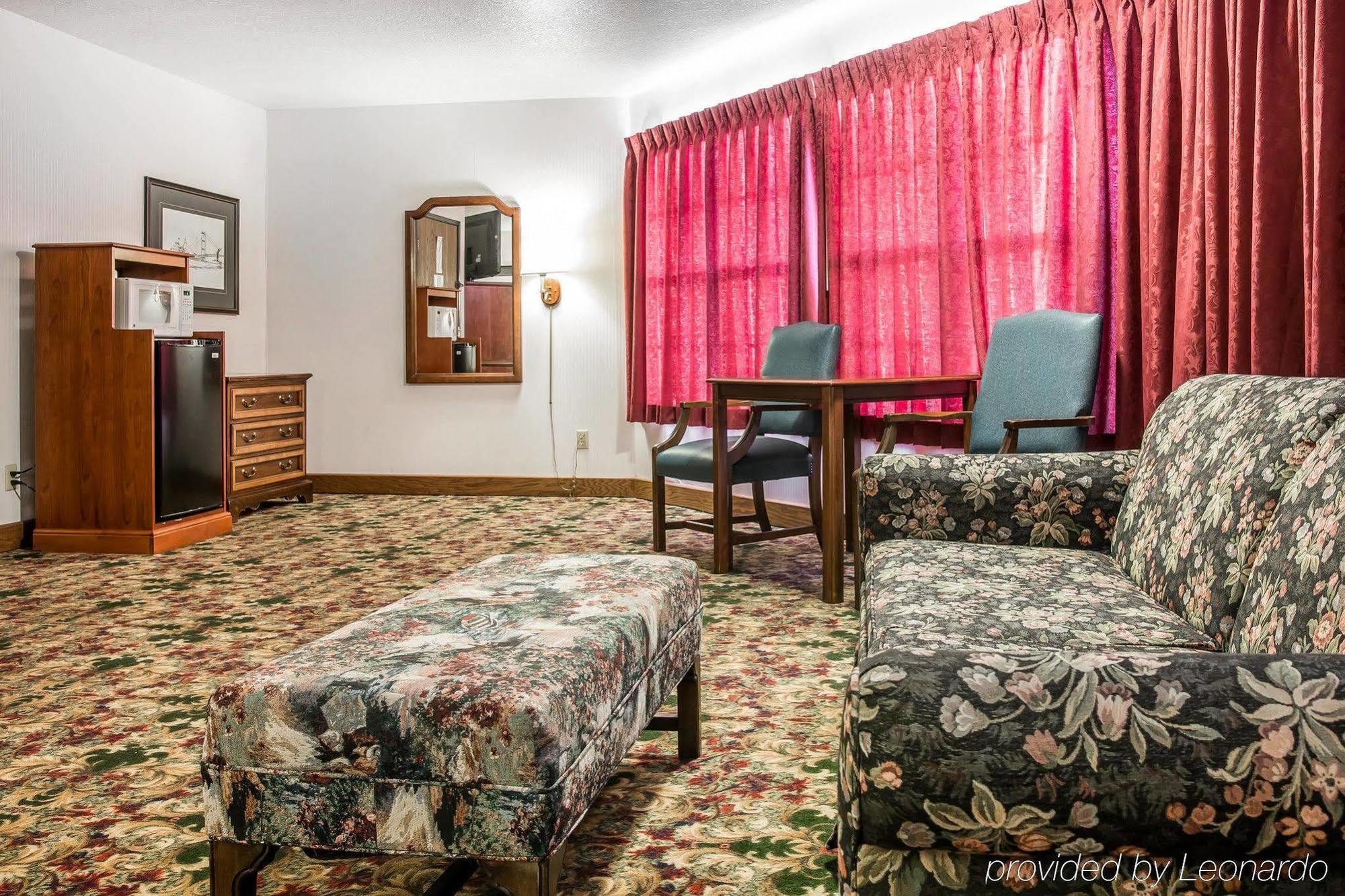 Clarion Hotel Beachfront Mackinaw City Εξωτερικό φωτογραφία