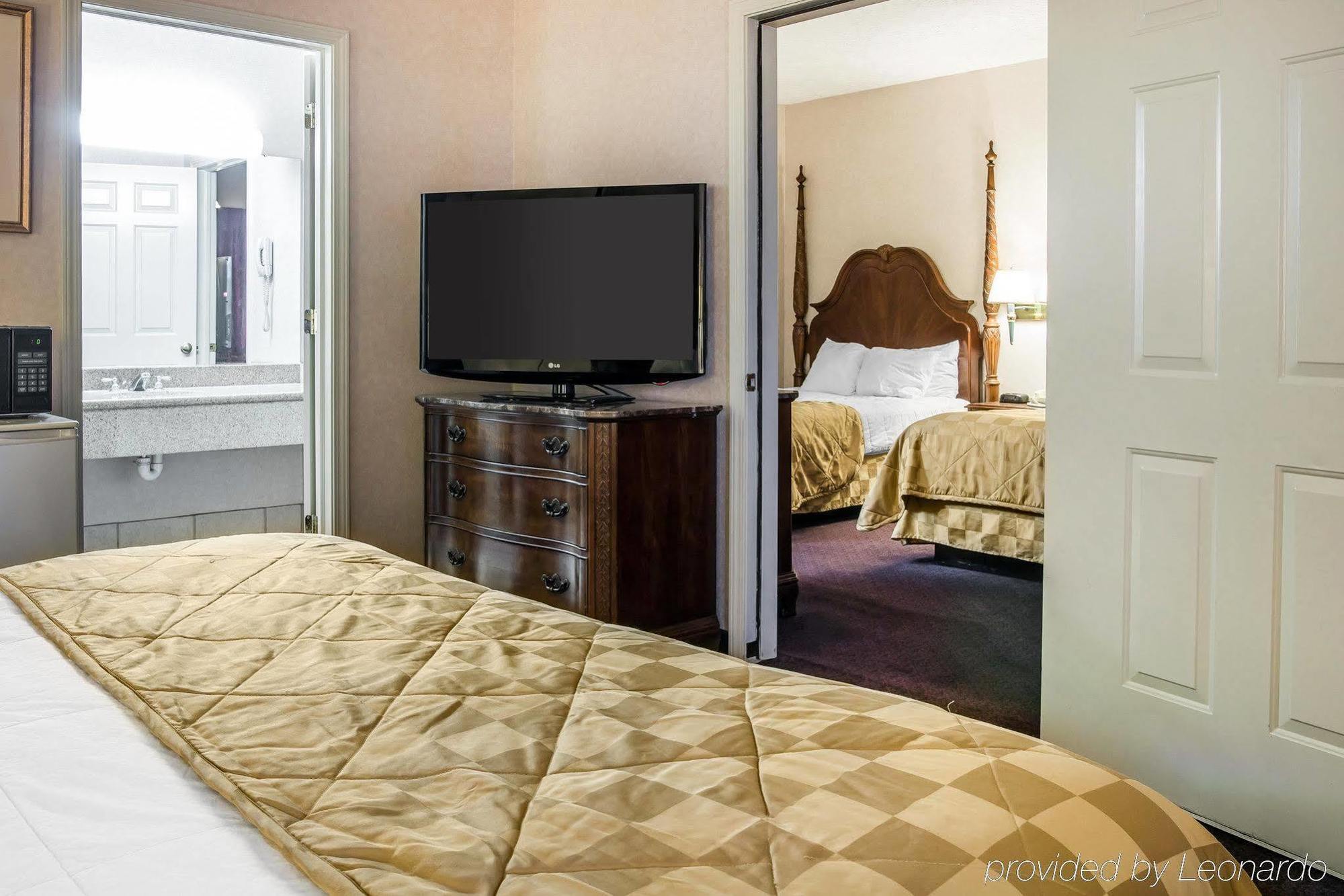 Clarion Hotel Beachfront Mackinaw City Εξωτερικό φωτογραφία